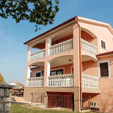 בית נופש House Diminic לאבין
