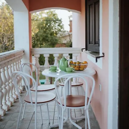 House Diminic Nyaraló