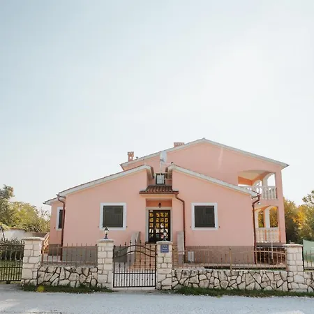 House Diminic בית נופש לאבין