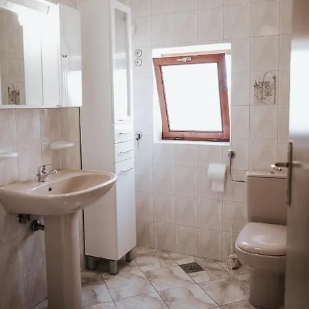 בית נופש House Diminic לאבין