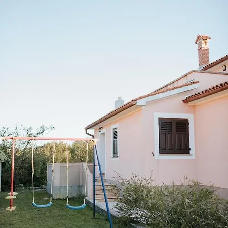 House Diminic בית נופש לאבין